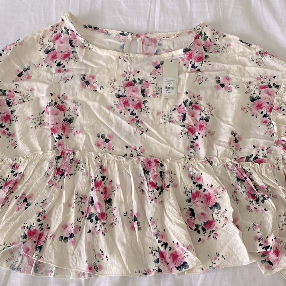 BRAND NEW W/ Tags! Francesca’s Crop Top - Pink Floral Pattern.
